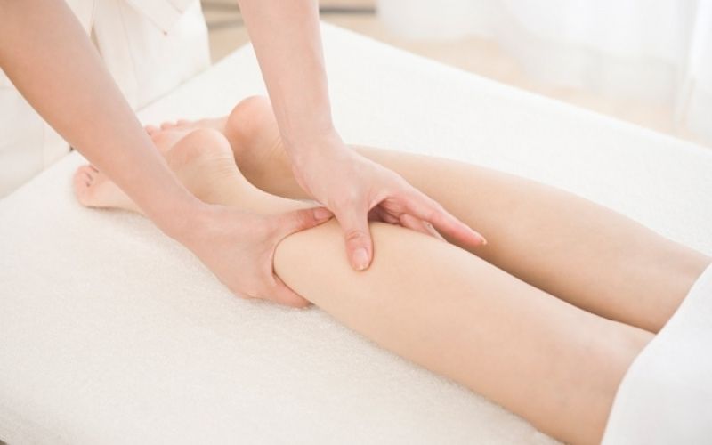 Massage cẳng chân
